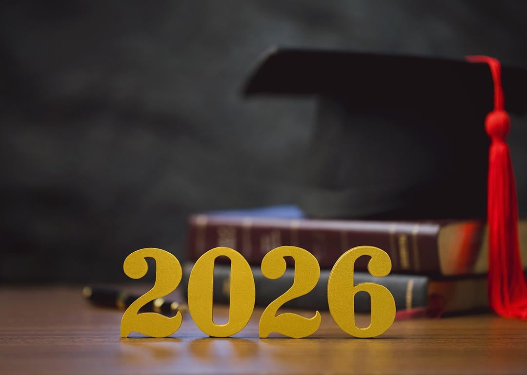 Golden '2026' numbers in front of a stack of books and a graduation cap.