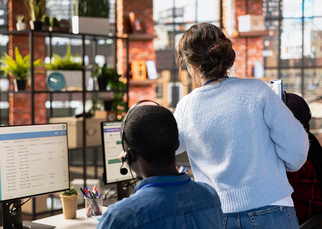 A manager assisting agents during customer calls in a CSM (Customer Service Management) system.