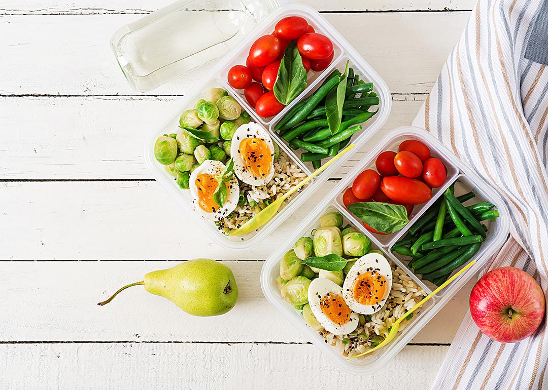 Vegetarian meals with eggs in containers.