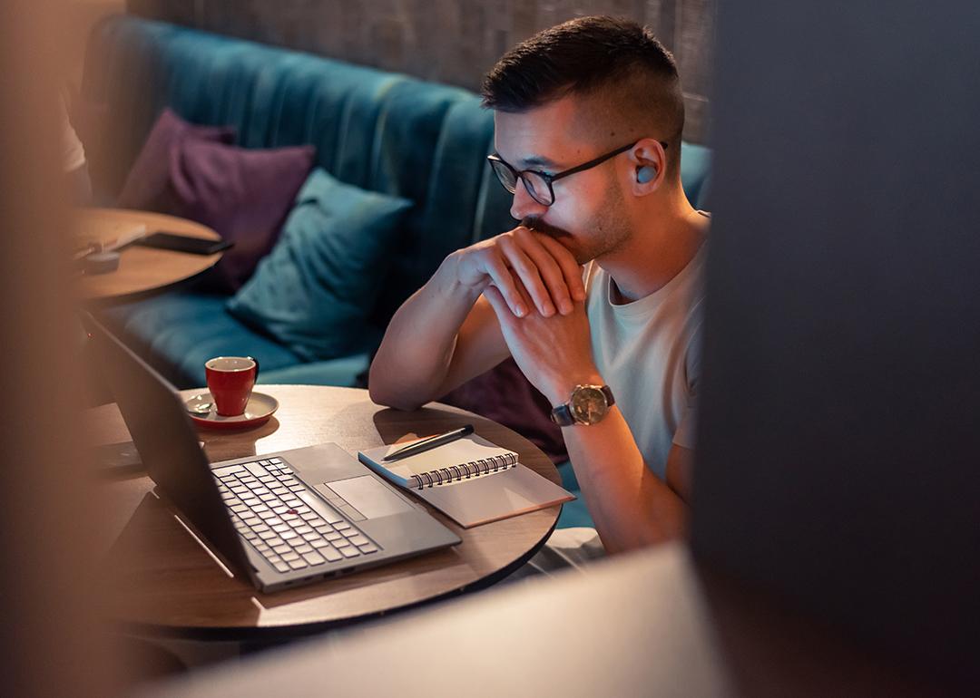 A focused male professional working from a cafe.
