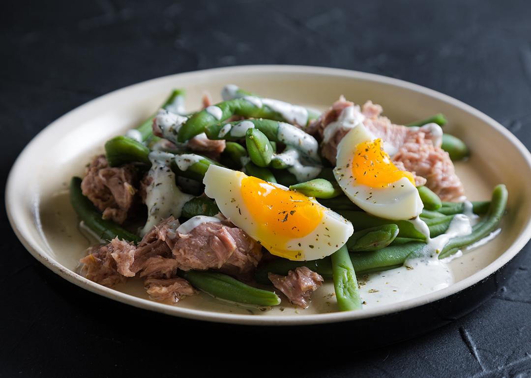 A tuna and green bean salad with boiled egg.