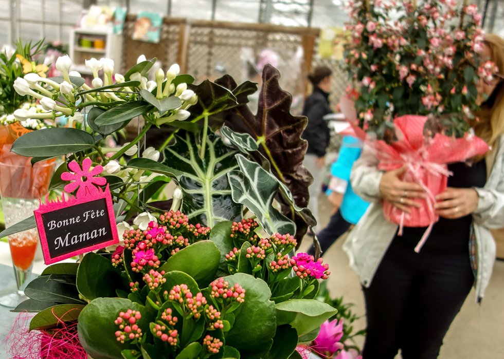 People buy flowers for Mother's Day in France.
