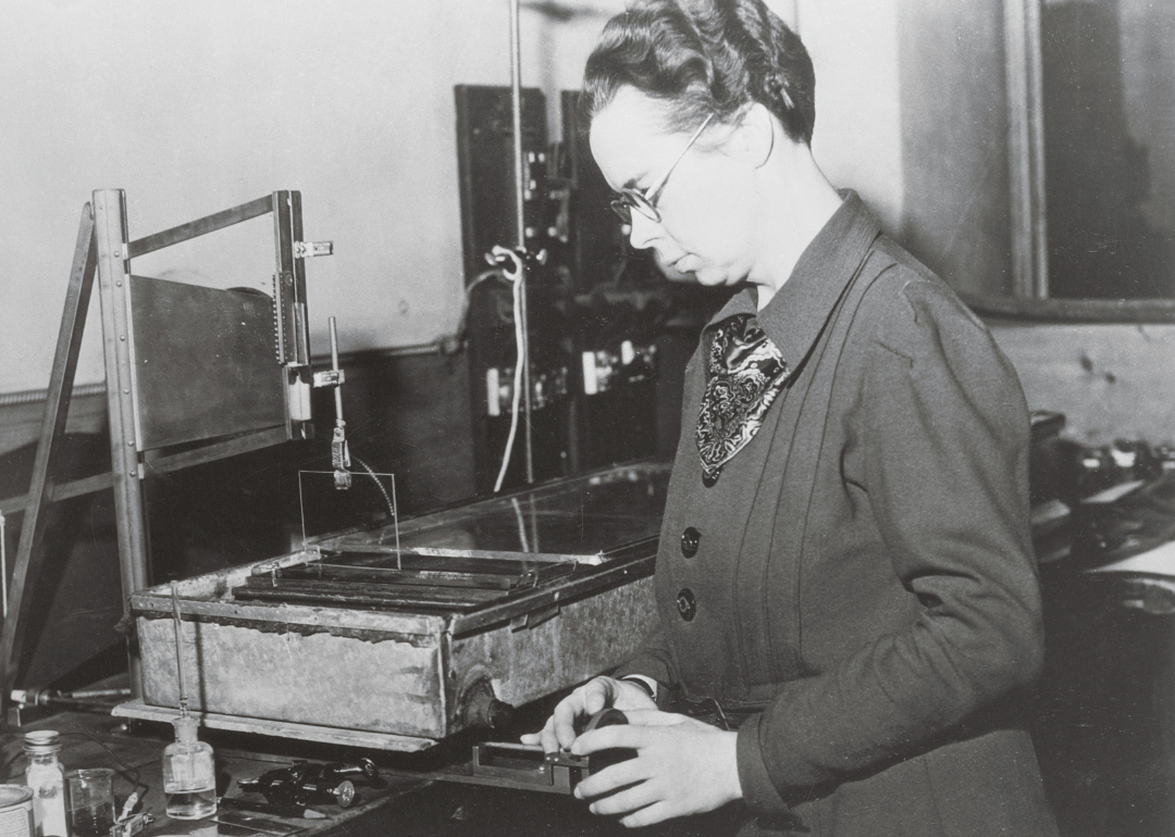 Katharine Burr Blodgett working in research laboratory.