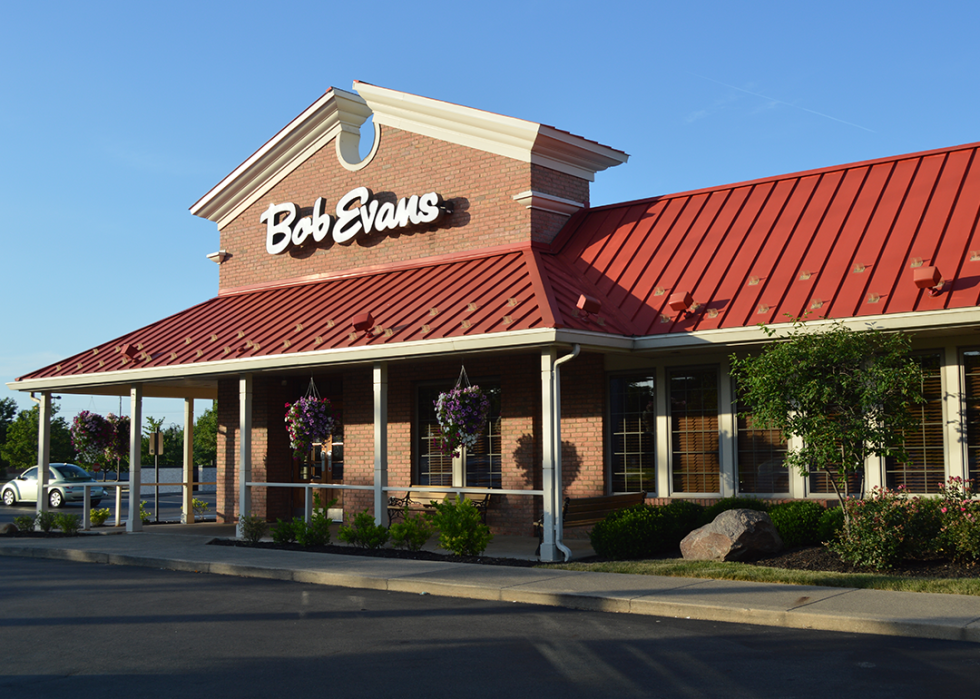 Bob Evans restaurant exterior.