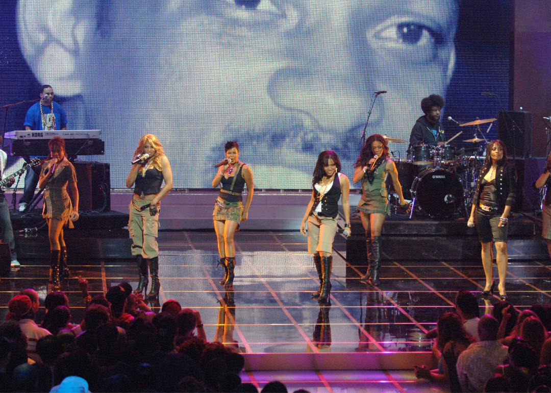 Salt-N-Pepa and En Vogue performing onstage at VH1 Hip Hop Honors.