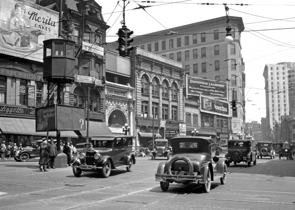 What 50 American Cities Looked Like 100 Years Ago | Stacker