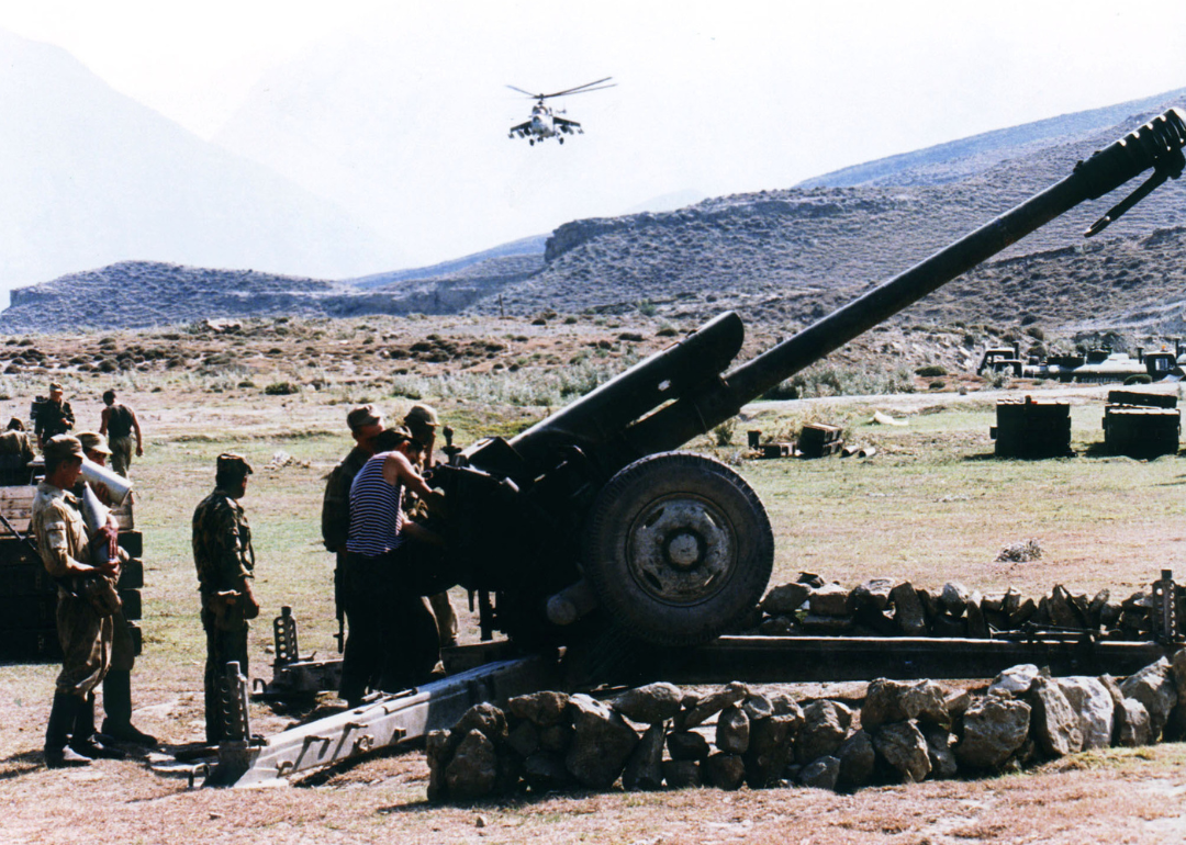 Russian soldiers prepare to attack in Dagestan.