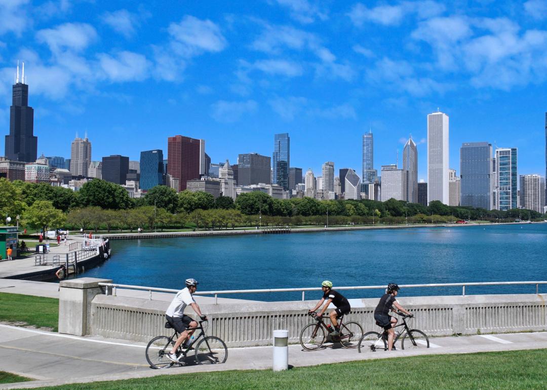 Bike trail along the Lake Michigan shore with Chicago skyline