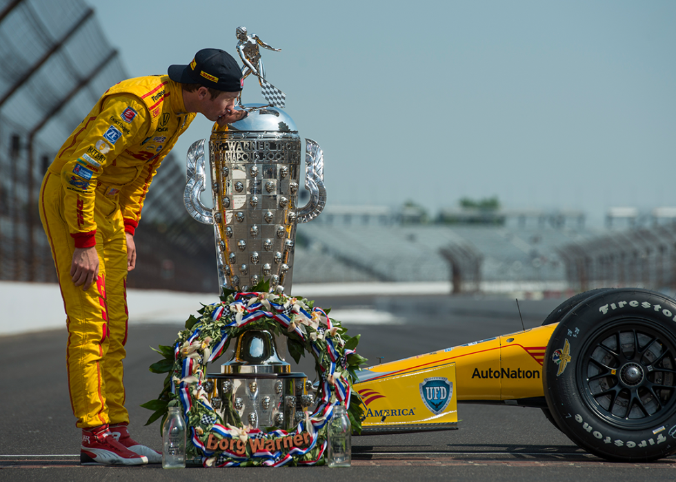 Ryan Hunter-Reay kisses the Borg Warner Trophy.