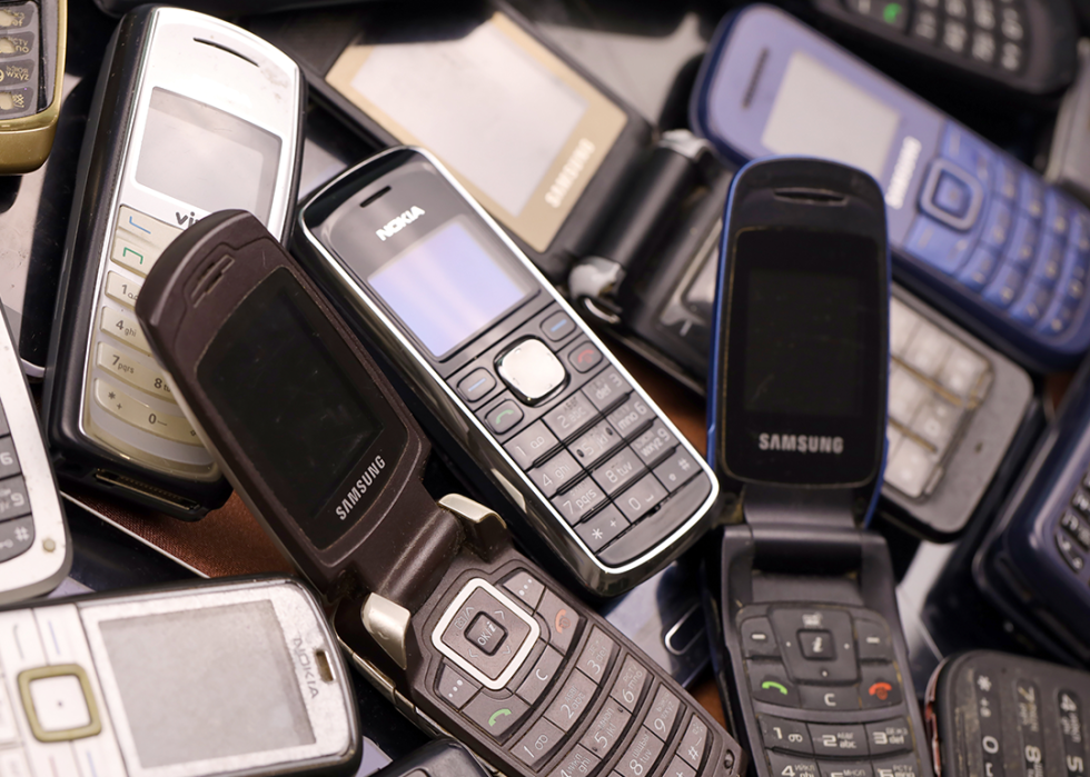 Assortment of Nokia and Samsung mobile phones.