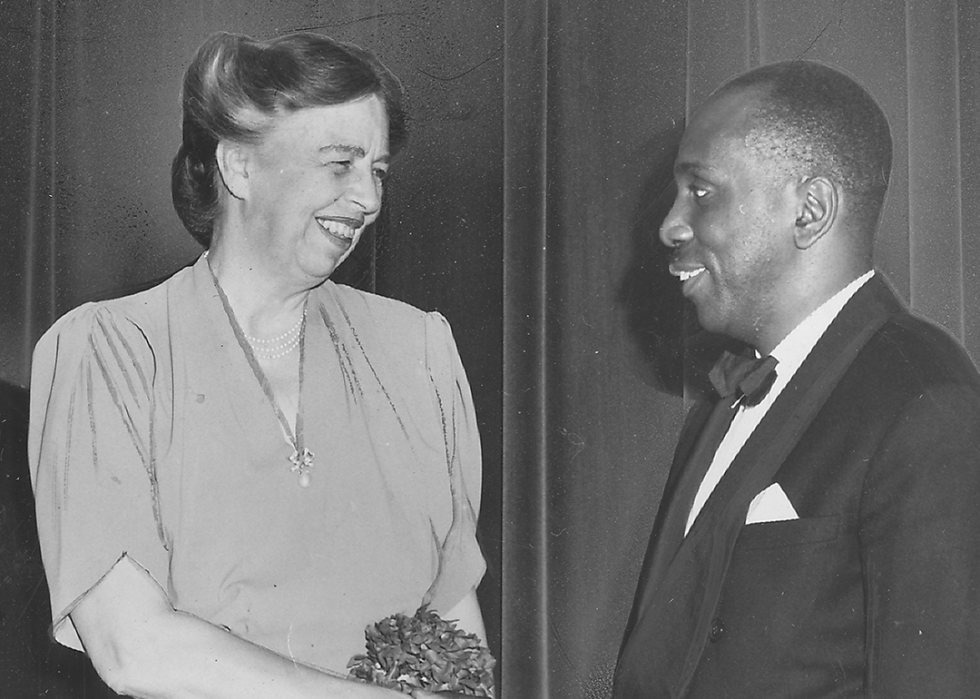 Eleanor Roosevelt shakes hands with Howard Thurman.