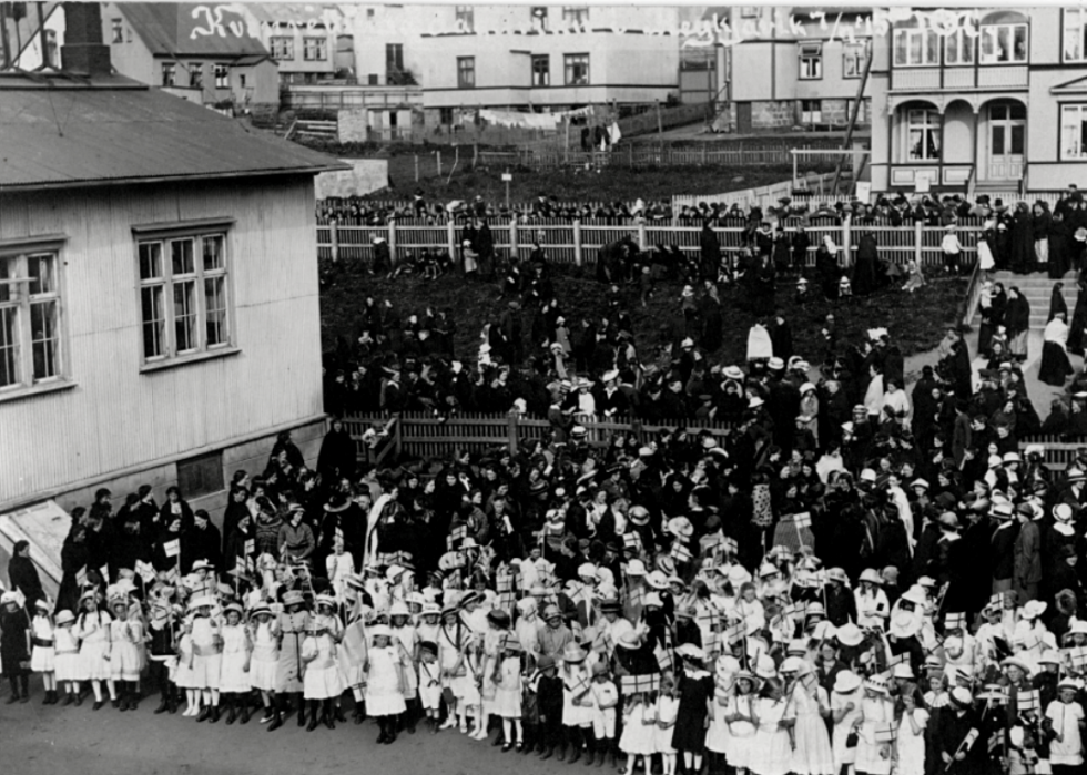 A celebration of women’s suffrage in Reykjavík on July 7, 1915