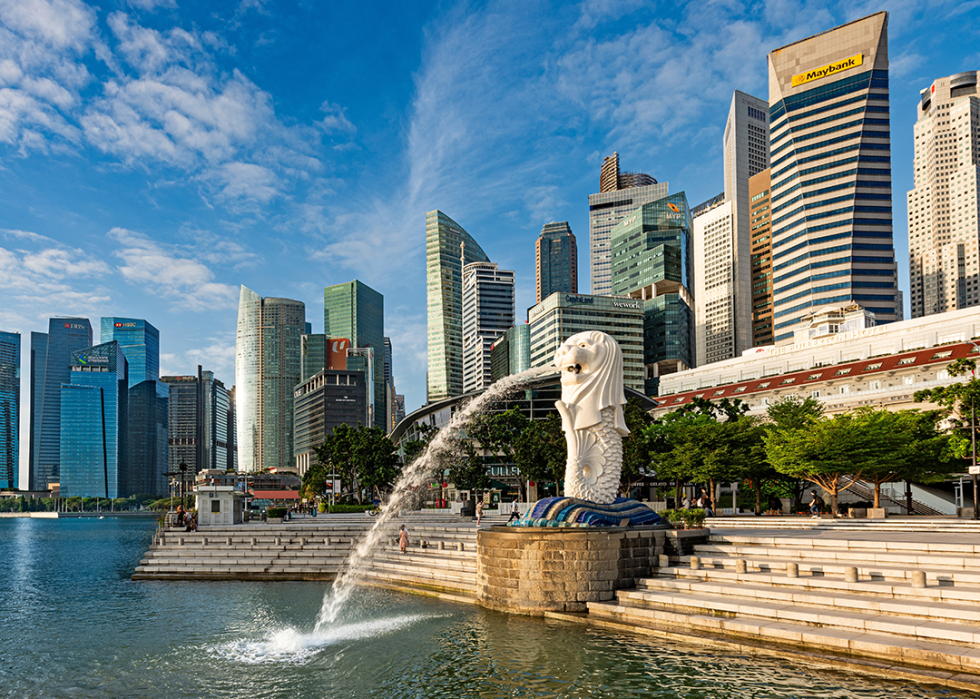 Merlion statue fountain at Merlion Park in Marina Bay.