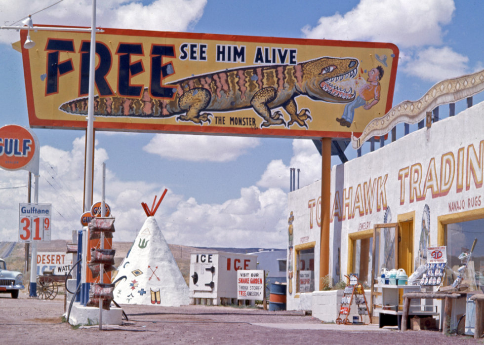 A sign advertising a gila monster exhibit at the Tomahawk Trading Post.