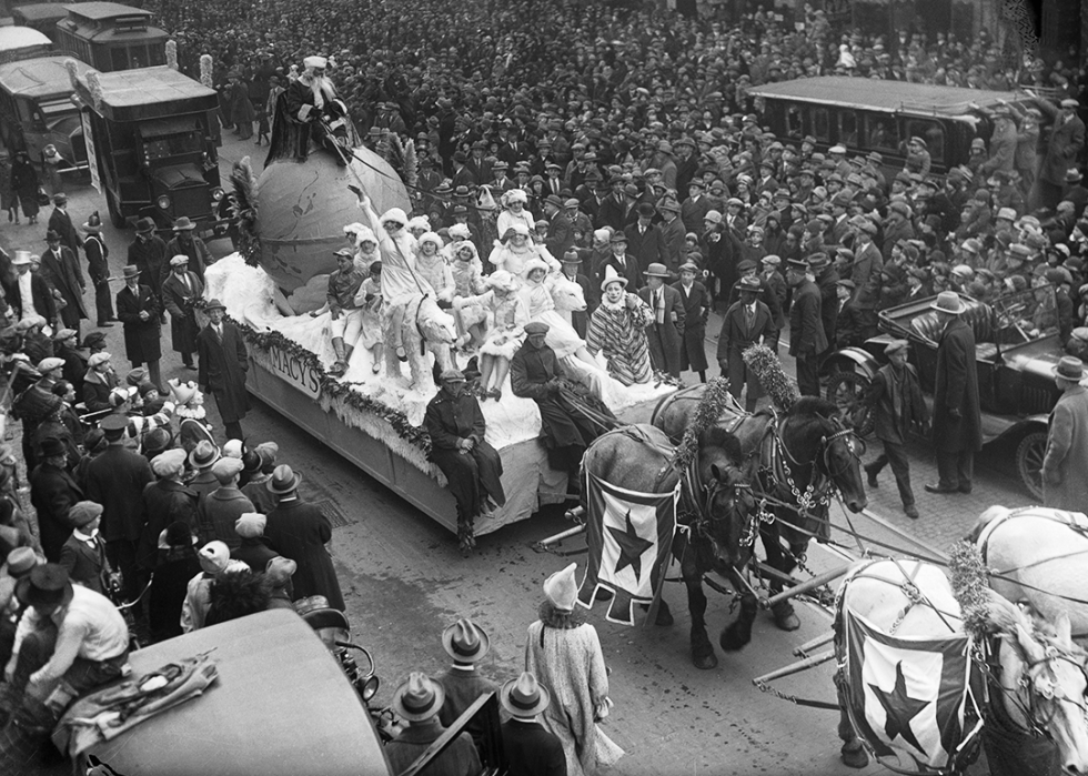 100 Years of the Macy's Thanksgiving Day Parade | Stacker