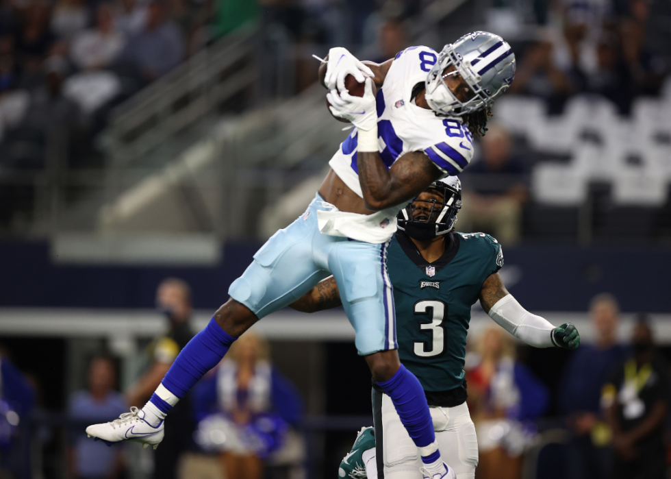 CeeDee Lamb #88 of the Dallas Cowboys makes a first quarter catch in front of Steven Nelson #3 of the Philadelphia Eagles at AT&T Stadium on September 27, 2021 in Arlington, Texas. 