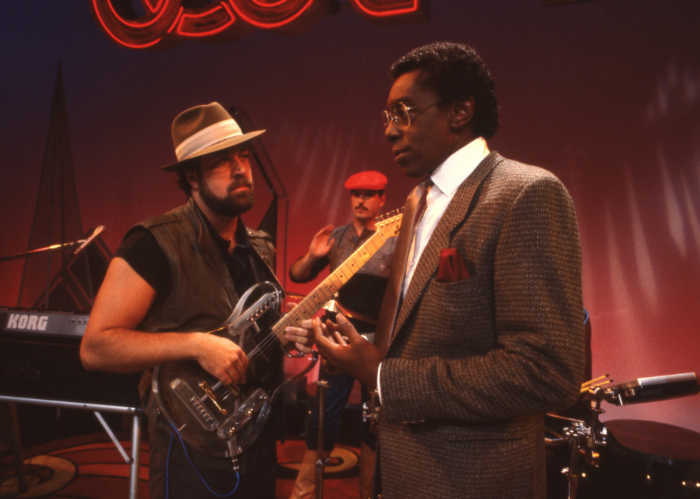 Michael Sembello interviewed by Don Cornelius on Soul Train episode.