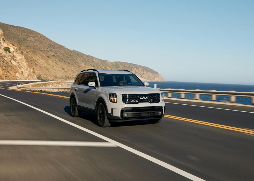 A 2025 gray Kia Telluride on the road.