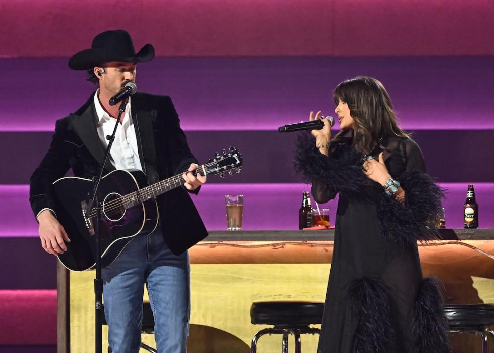 Riley Green and Ella Langley performing at the 2024 CMAs.