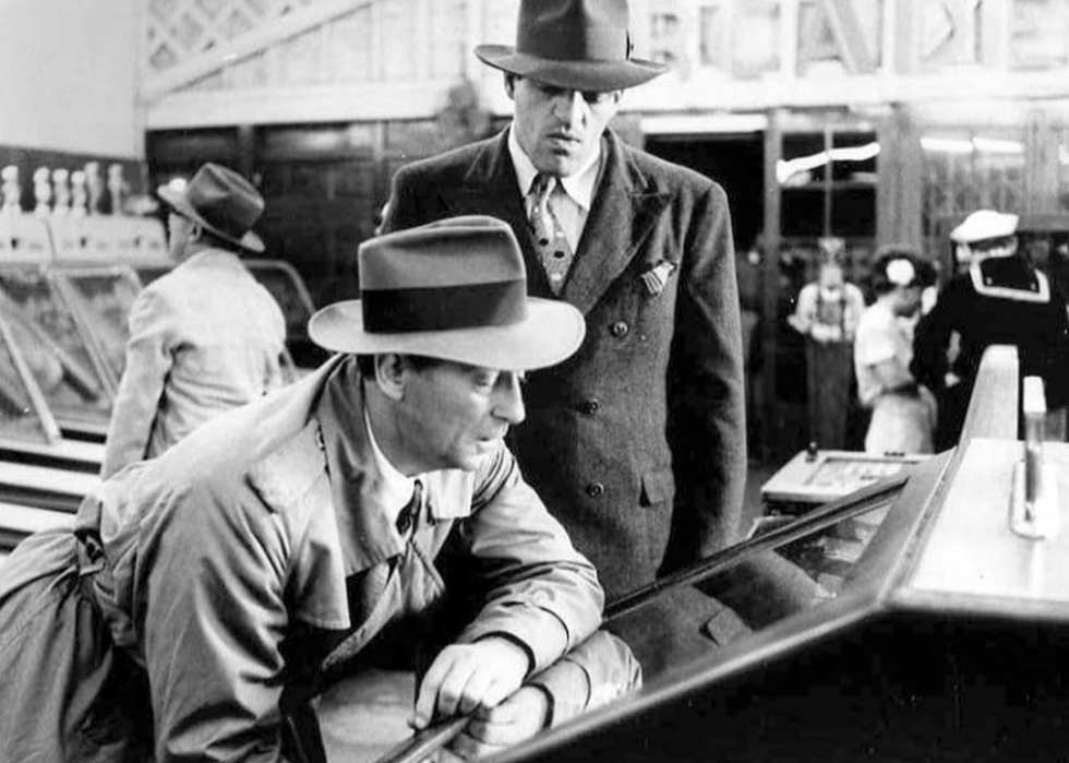 Robert Mitchum and Jack O'Halloran in ‘Farewell, My Lovely’.