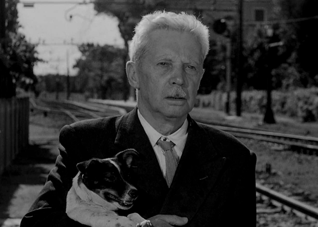 Carlo Battisti with a dog in Umberto D.