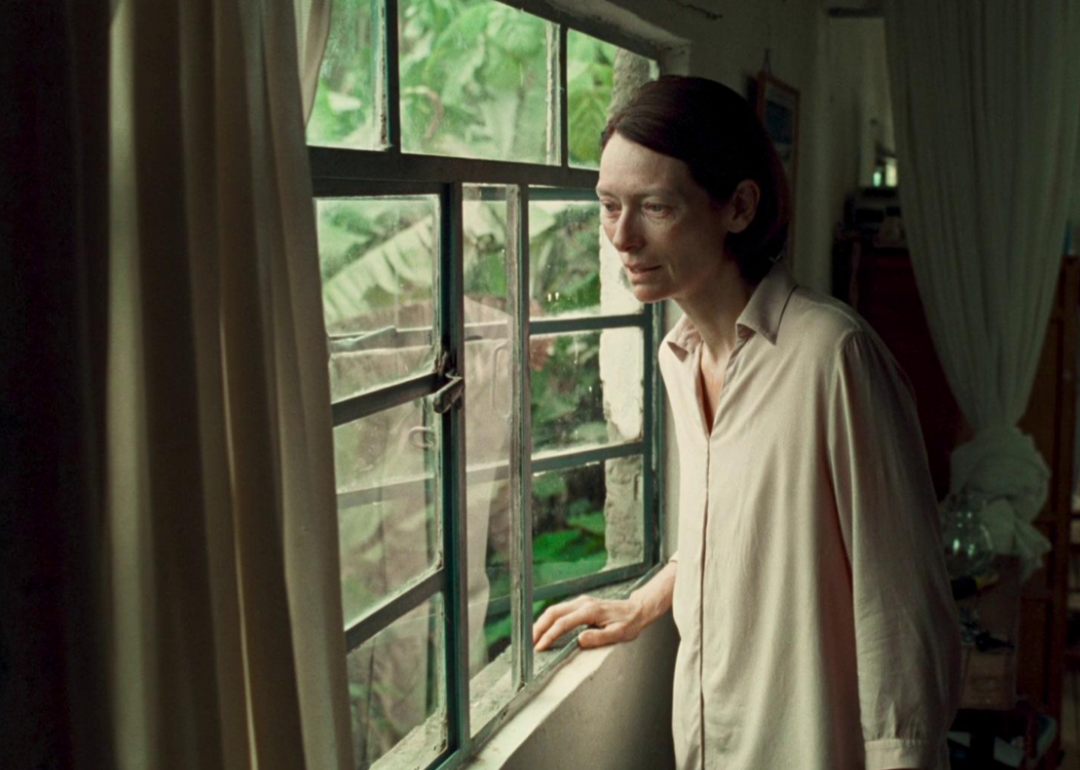 TIlda Swinton în a scene from ‘Memoria’