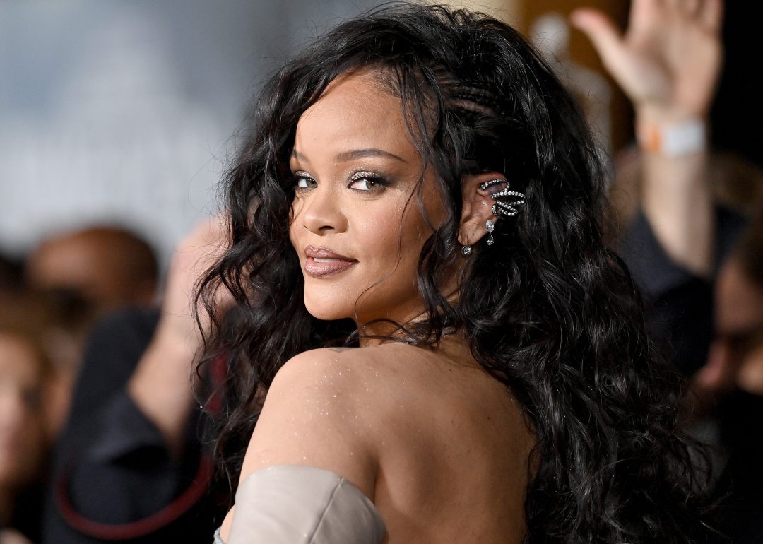 Rihanna attends movie premiere.