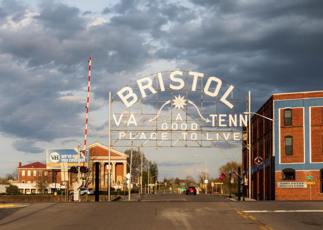 The Bristol VA-TN sign over State Street.