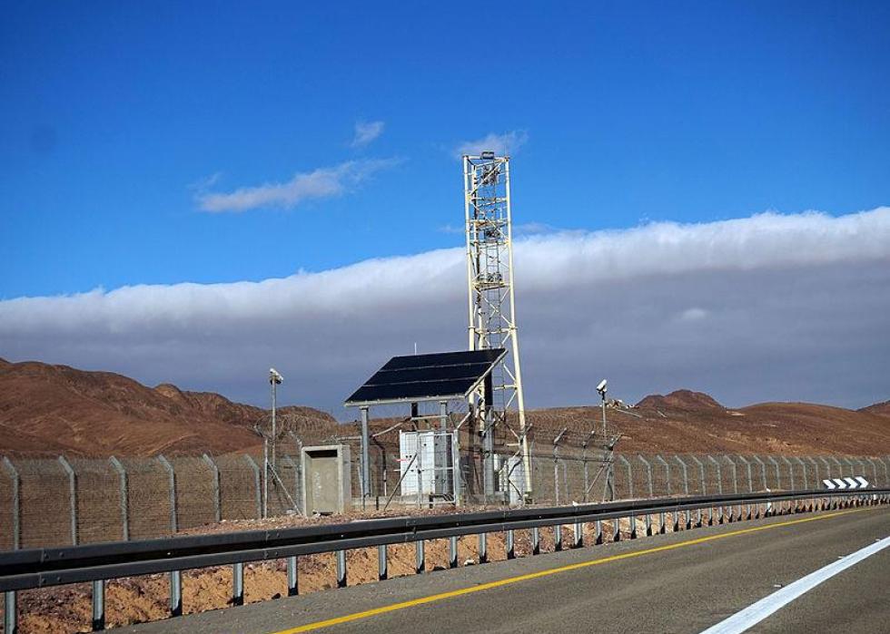 30 Border Walls Around The World Today Stacker