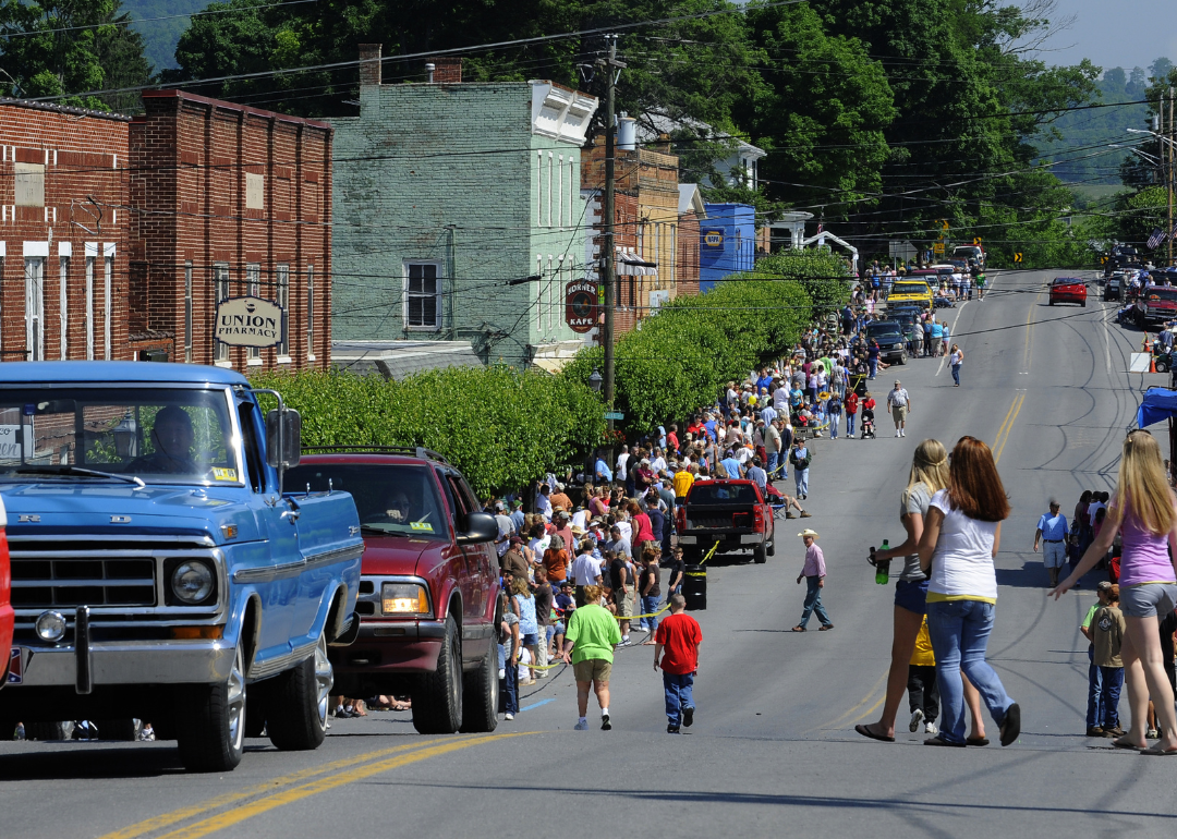 Residents of Union, West Virginia, lining Main Street before the start of the Farmers' Day parade.