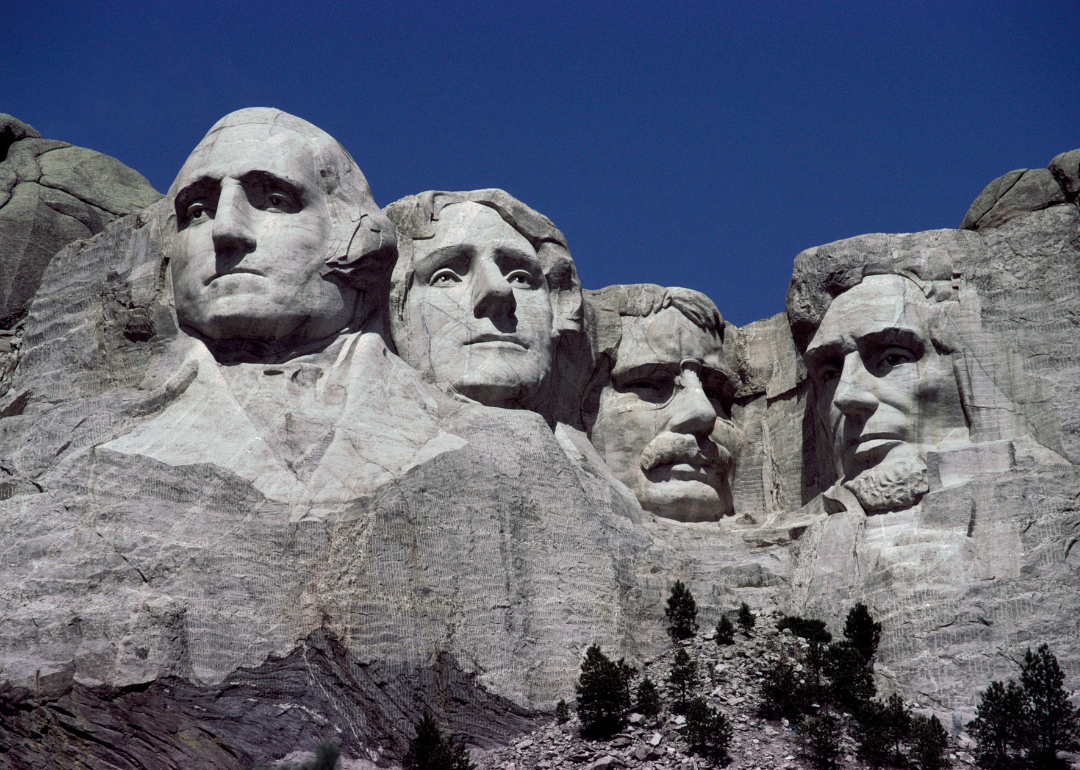 Mount Rushmore on a sunny day.