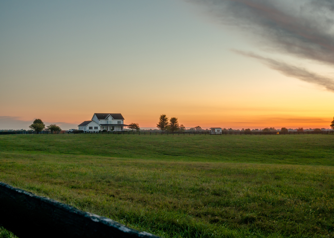 A quaint house with an open, grassy range in Windy Hills, Kentucky.