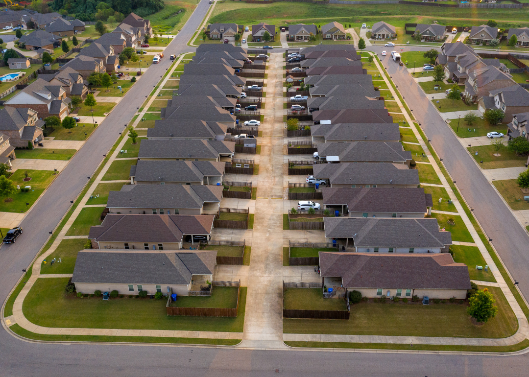 An Alabama HOA Neighborhood during sunset.