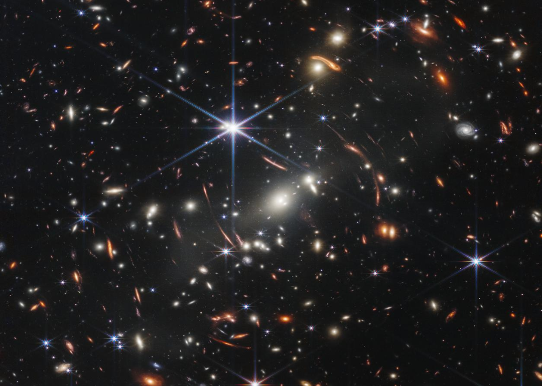 Thousands of galaxies flooding an near-infrared image of galaxy cluster SMACS 0723.