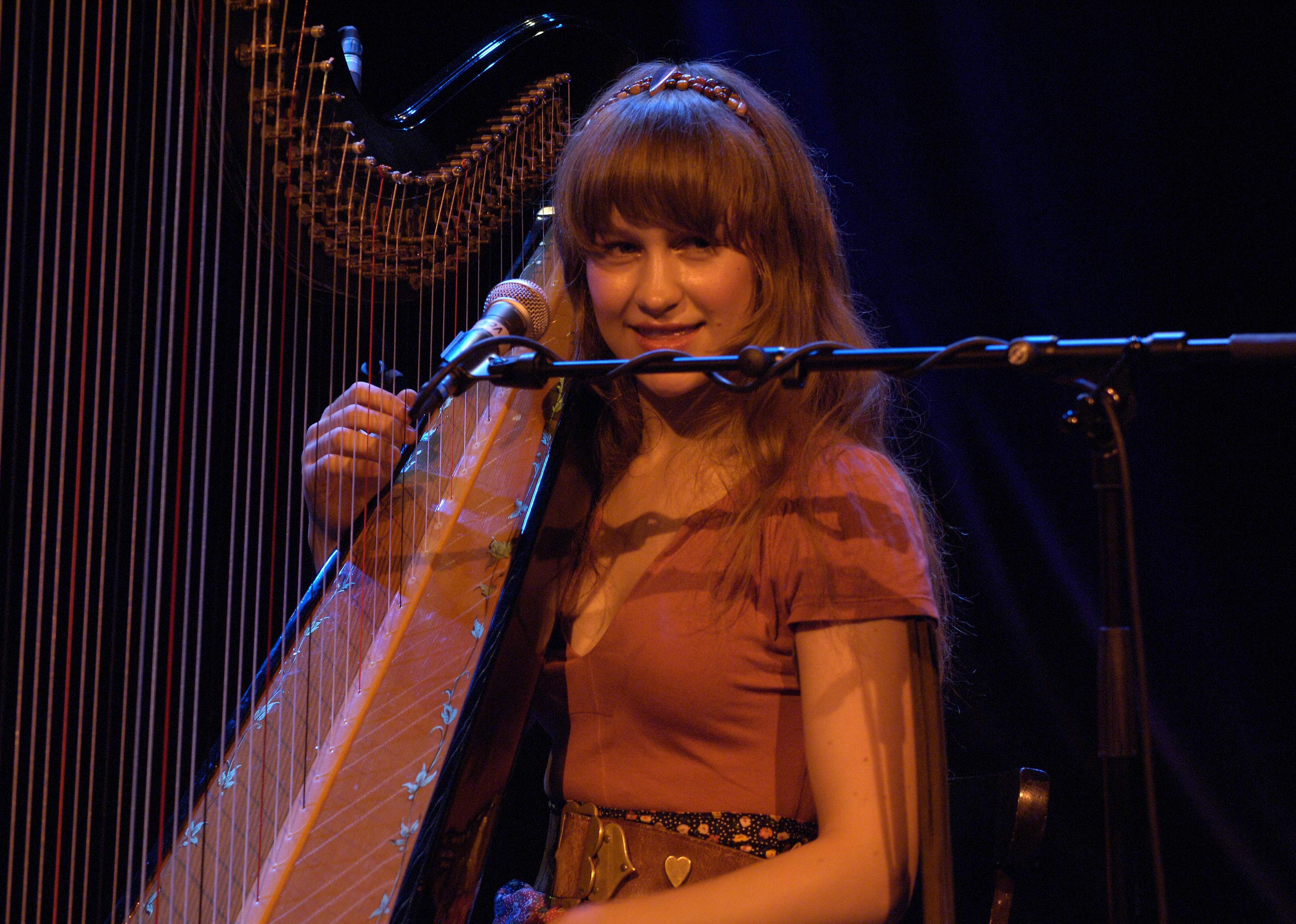 Joanna Newsom plays a harp