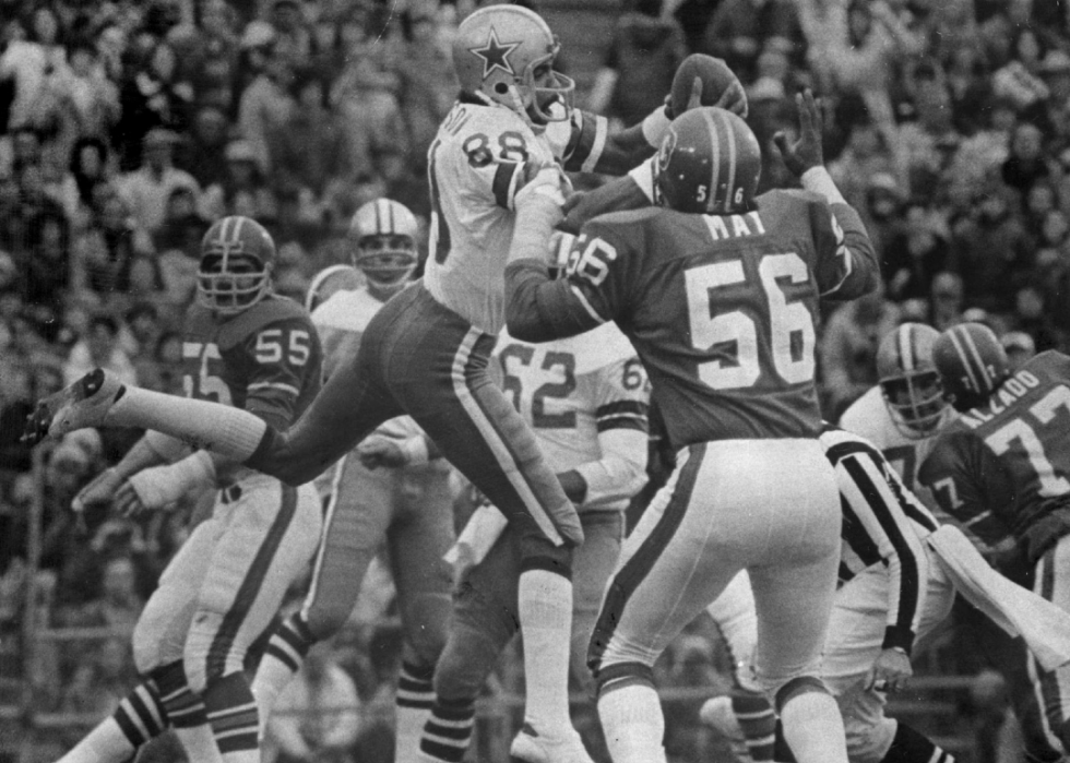 Drew Pearson takes 29-yard pass from Roger Staubach for a first down, 1973.