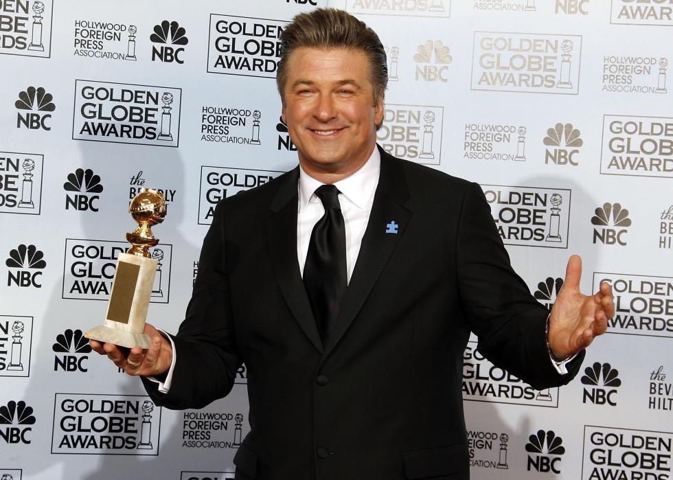 Alec Baldwin posing with his Golden Globe award.
