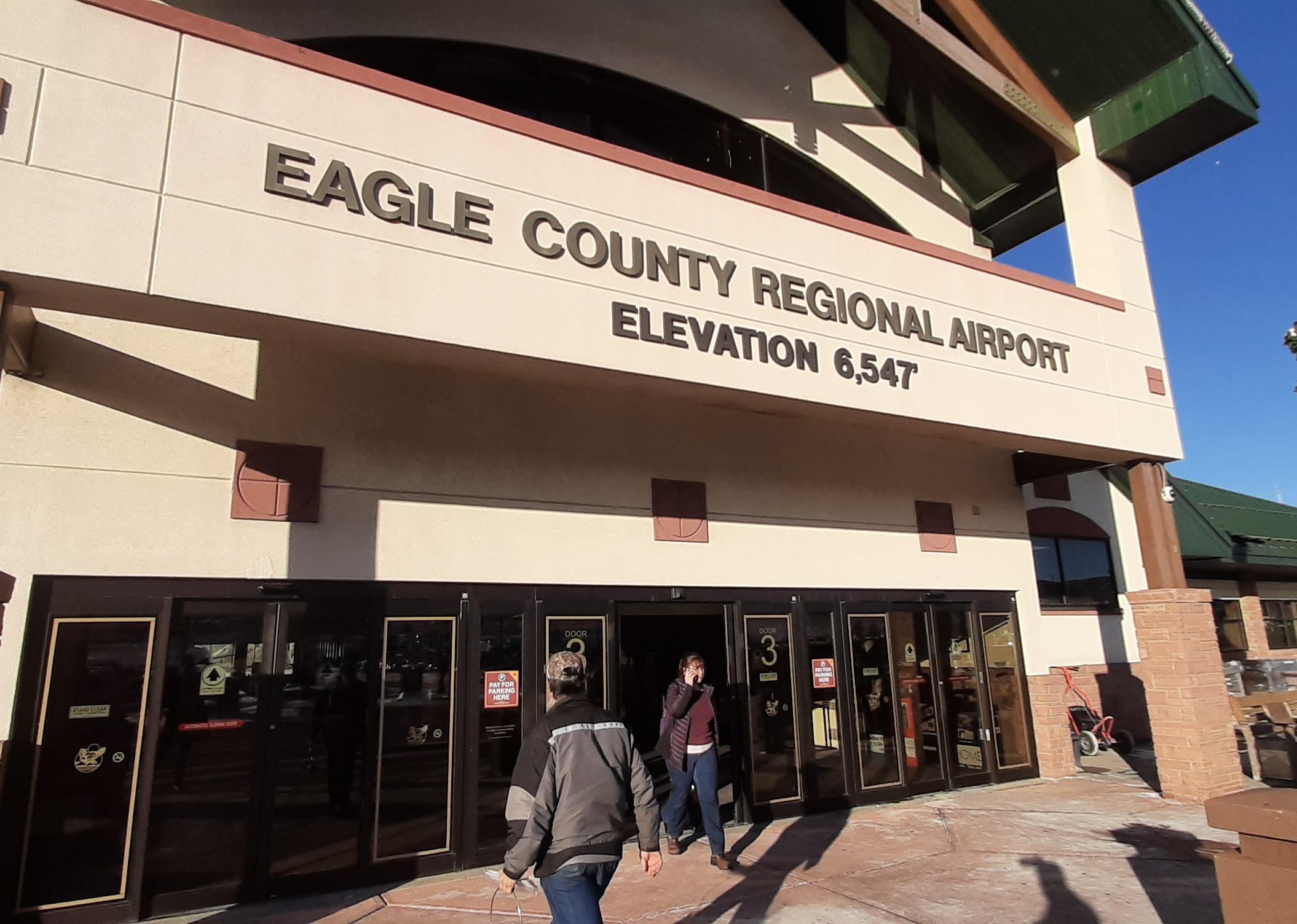 The entrance to the Eagle County Regional airport building.