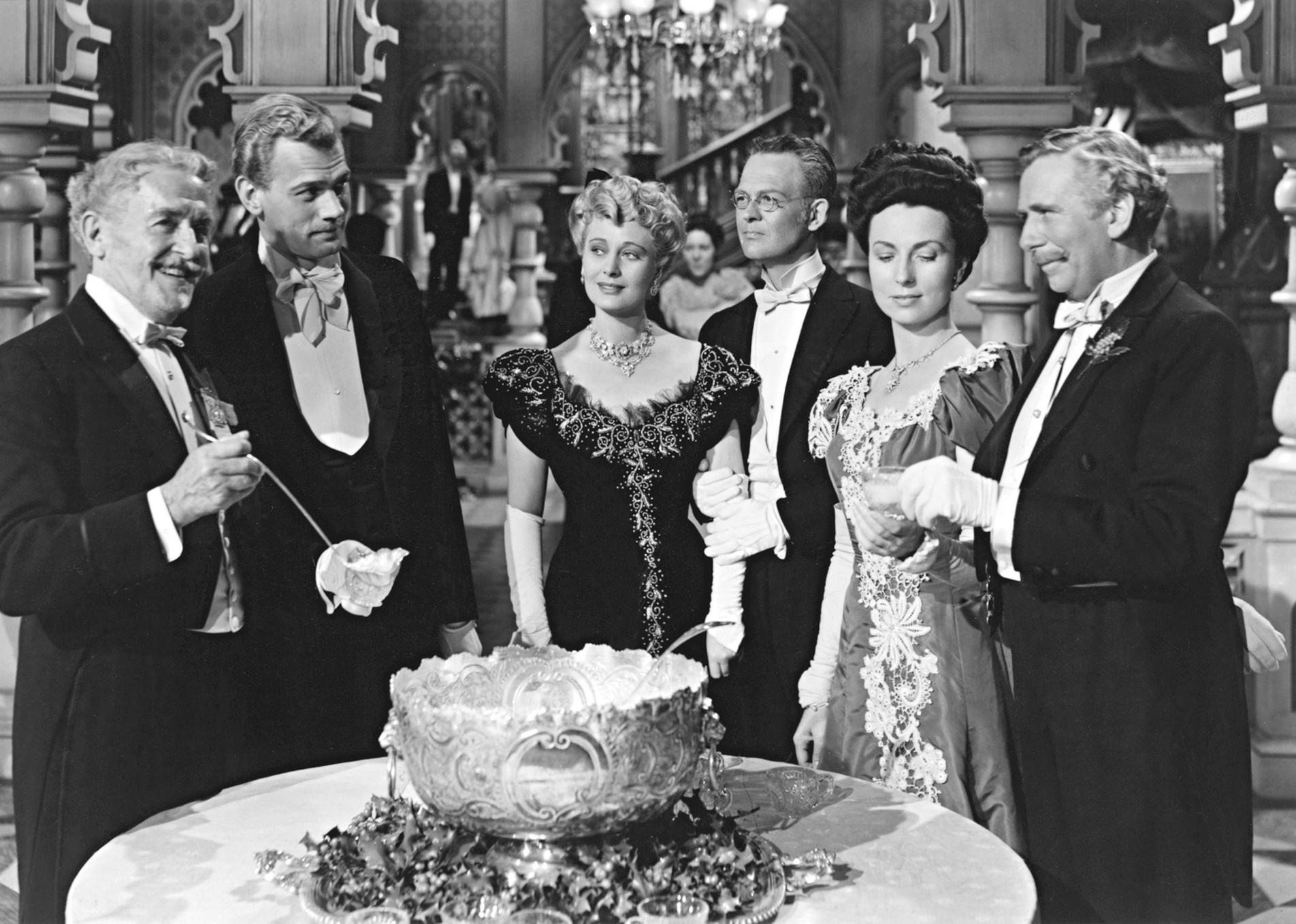 Actors Joseph Cotten, Agnes Moorehead, Richard Bennett, Ray Collins, Dolores Costello, and Don Dillaway in a scene from ‘The Magnificent Ambersons.’