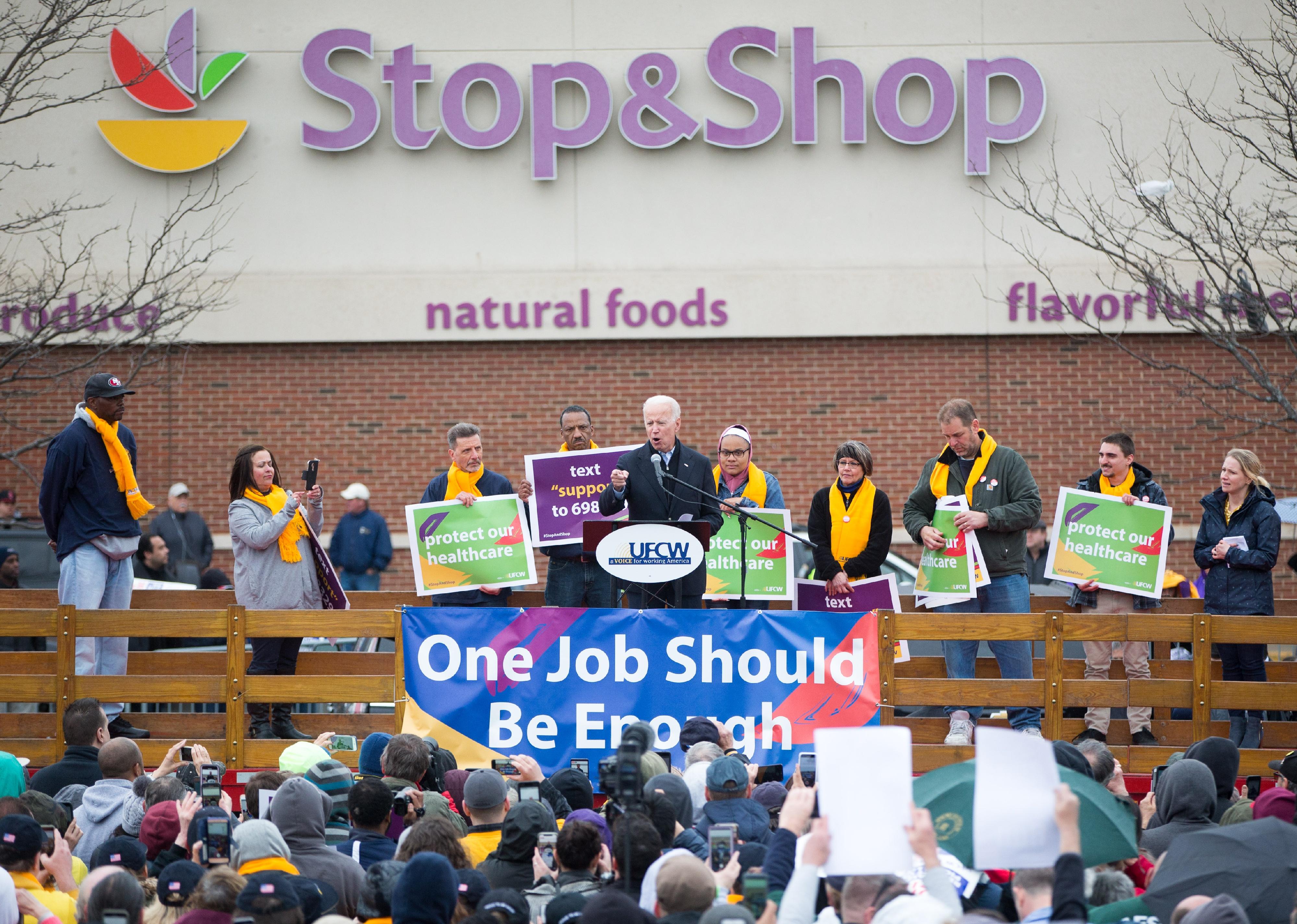 Biden speaks to protesting workers at a grocery store.