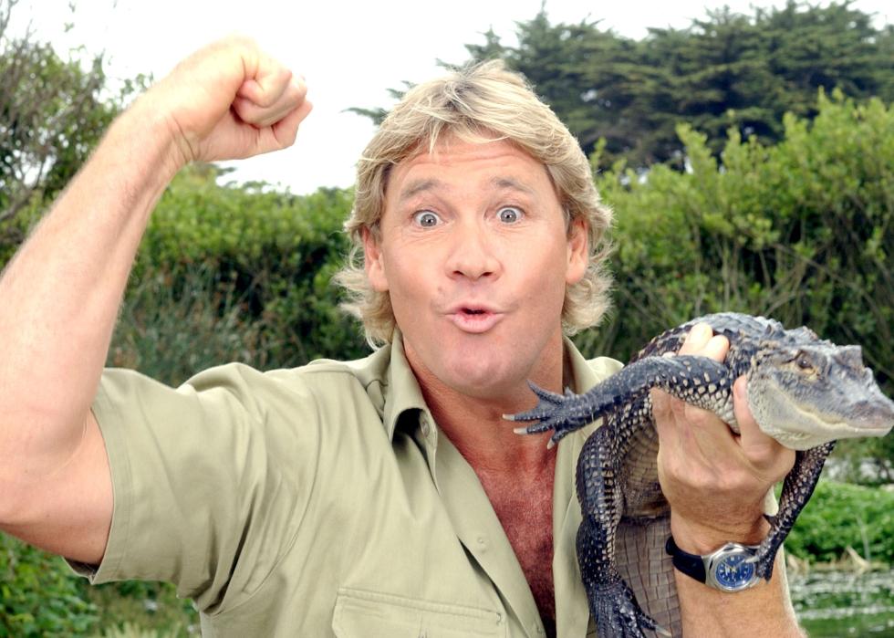 Steve Irwin poses with a three foot long alligator at the San Francisco Zoo 