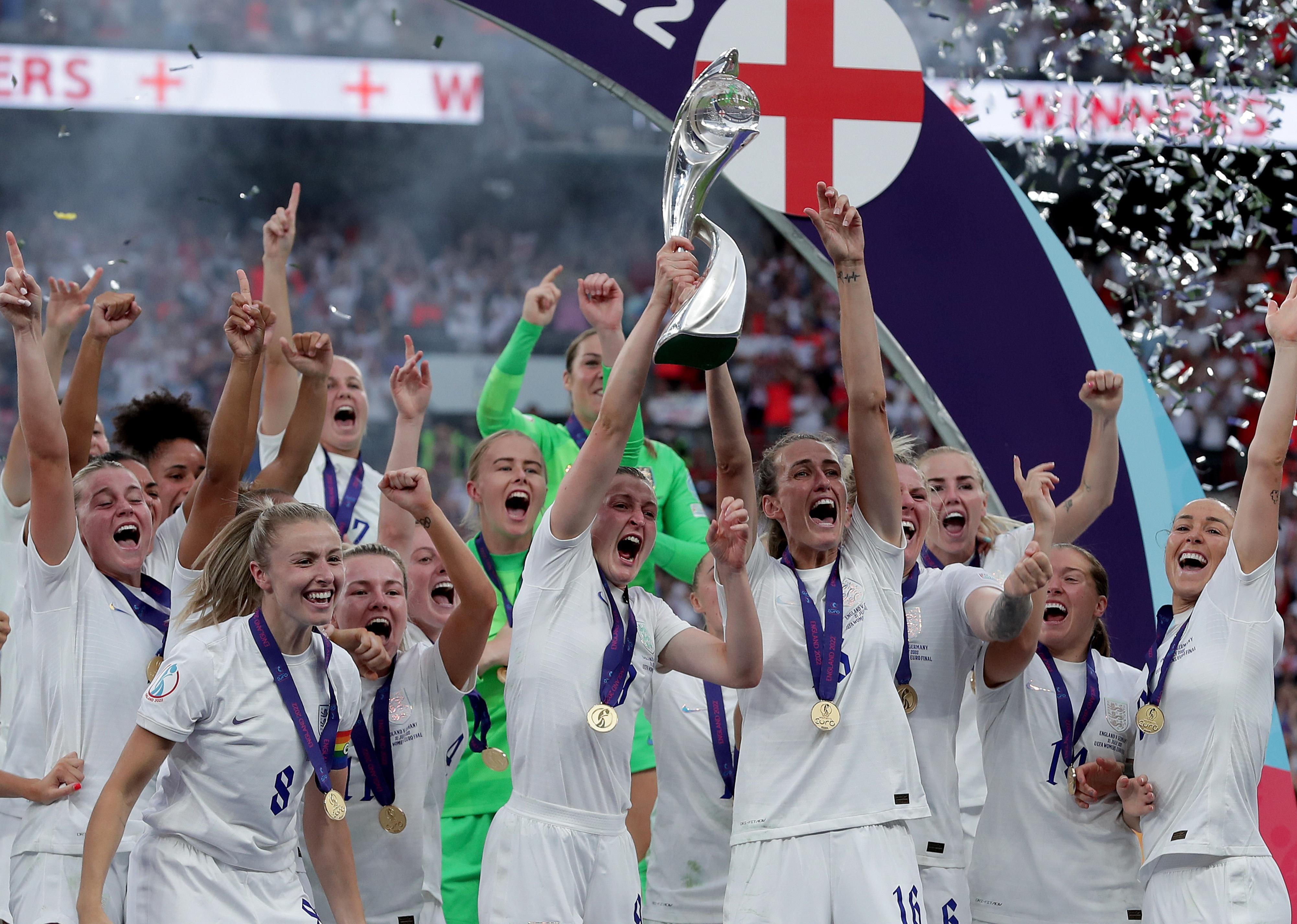 England players celebrate their victory with the trophy during the EURO Women match between England and Germany.