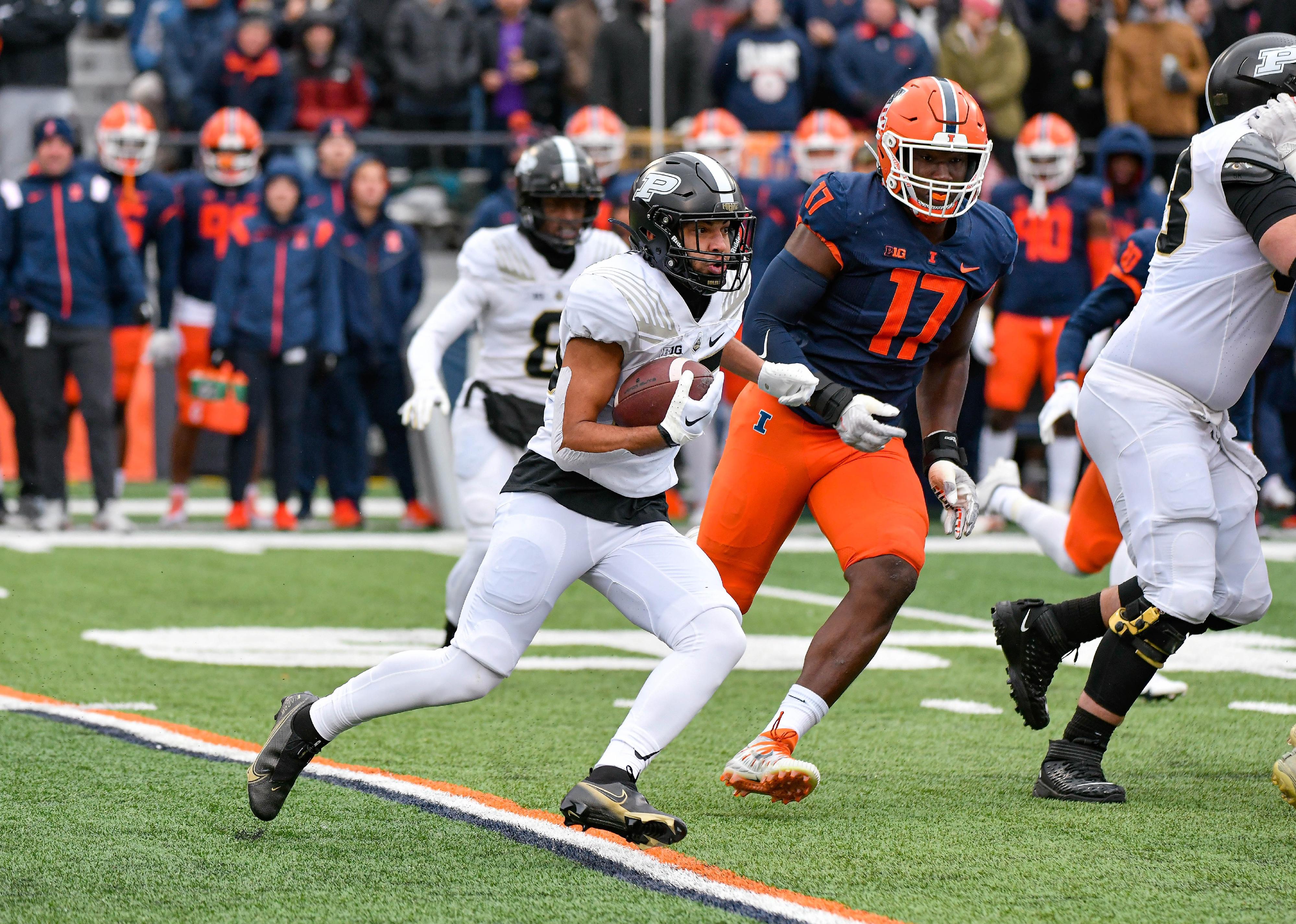 Devin Mockobee runs with the ball during a game between Purdue and Illinois.