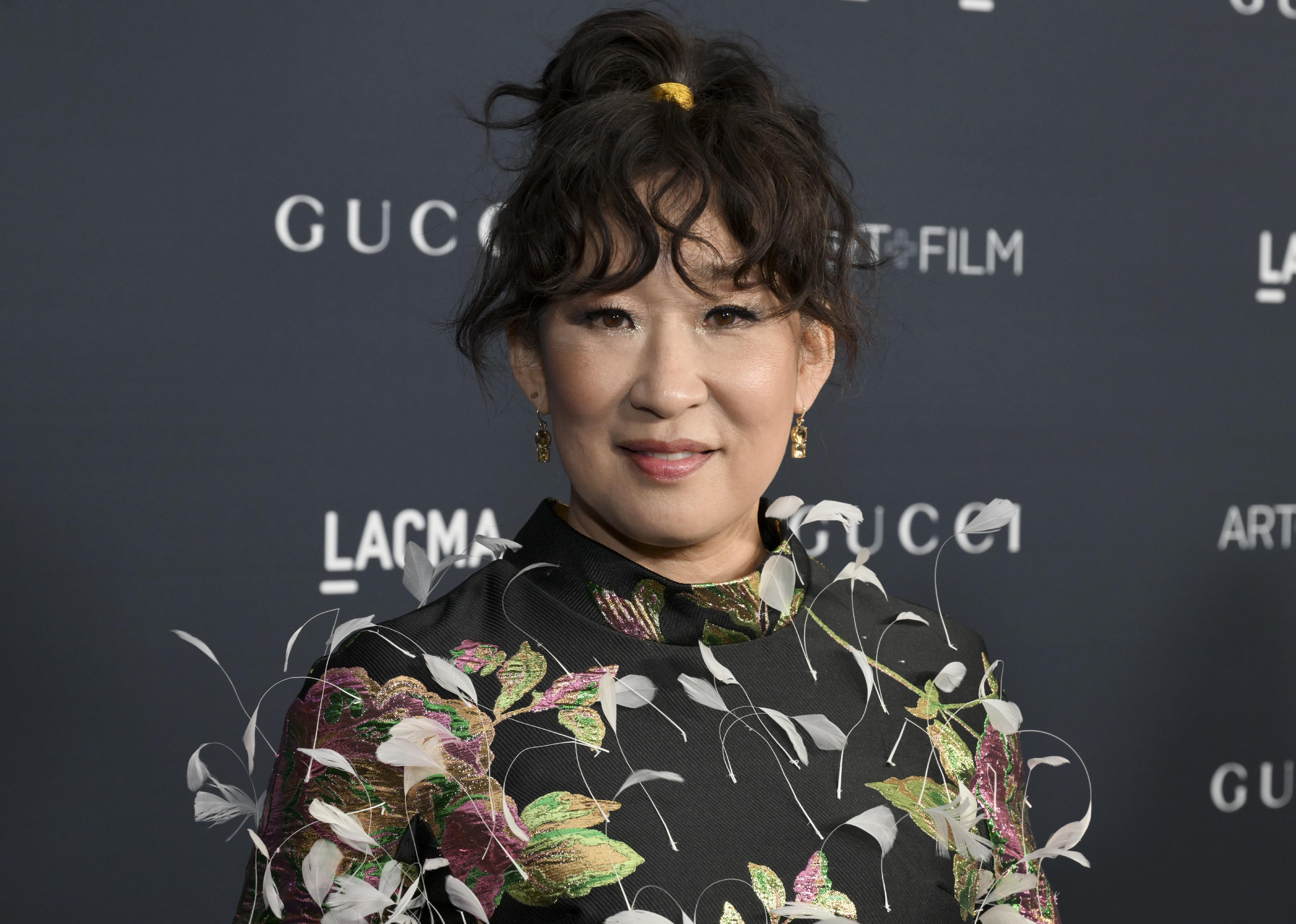  Sandra Oh attends the 2022 LACMA ART+FILM GALA.