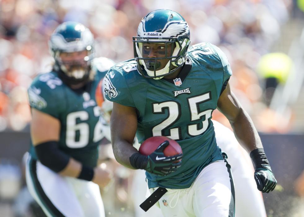 LeSean McCoy #25 of the Philadelphia Eagles runs for a gain.