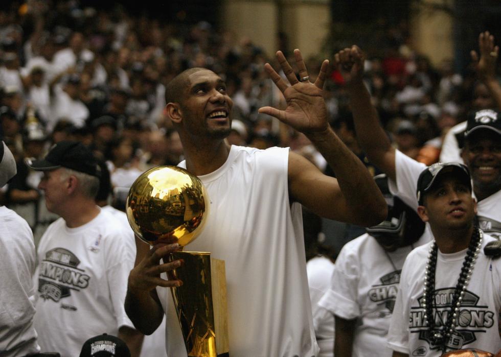 Tim Duncan celebrates with the 2003 NBA Championship trophy 