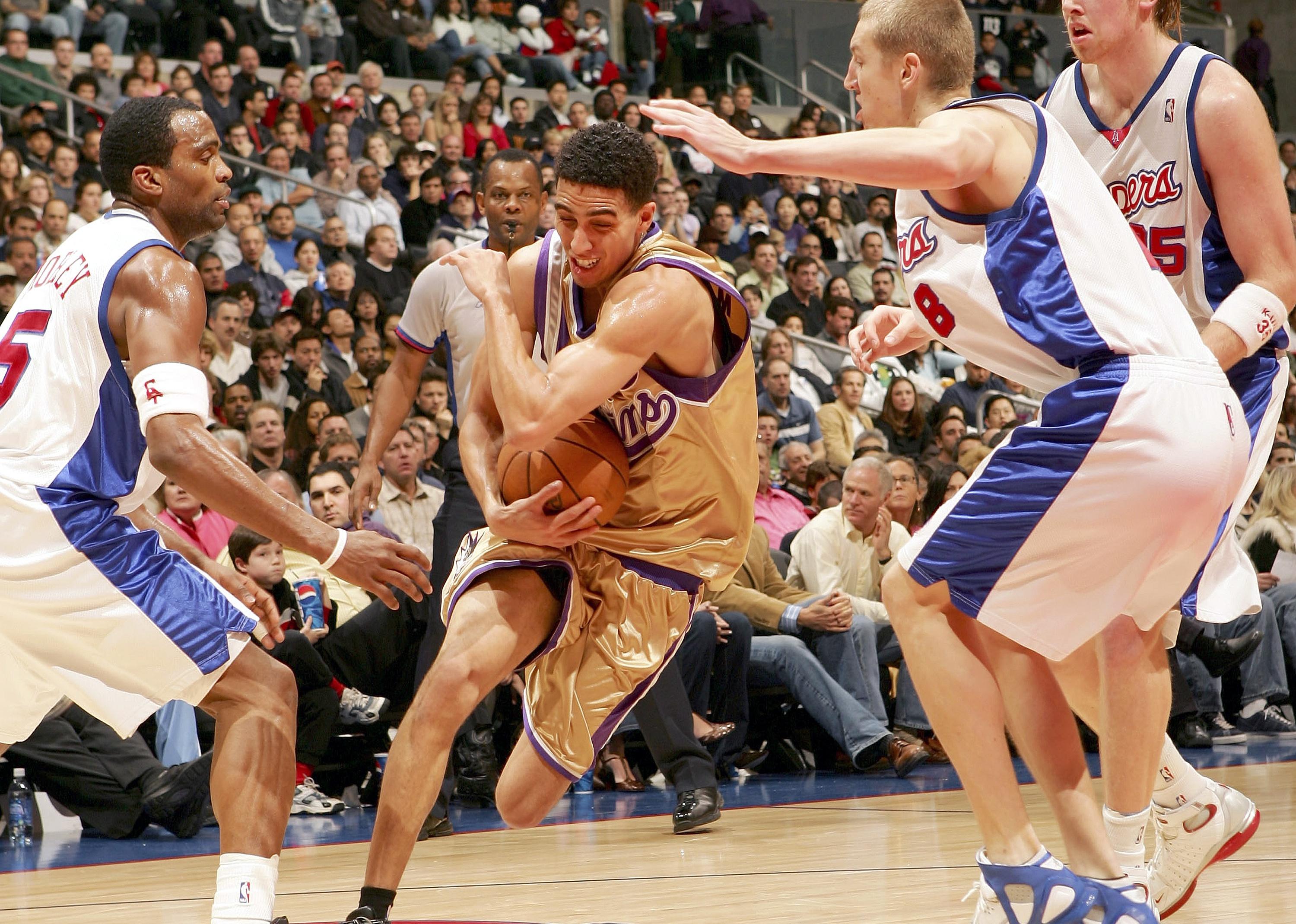 Kevin Martin drives to the basket during a game at Staples Center.