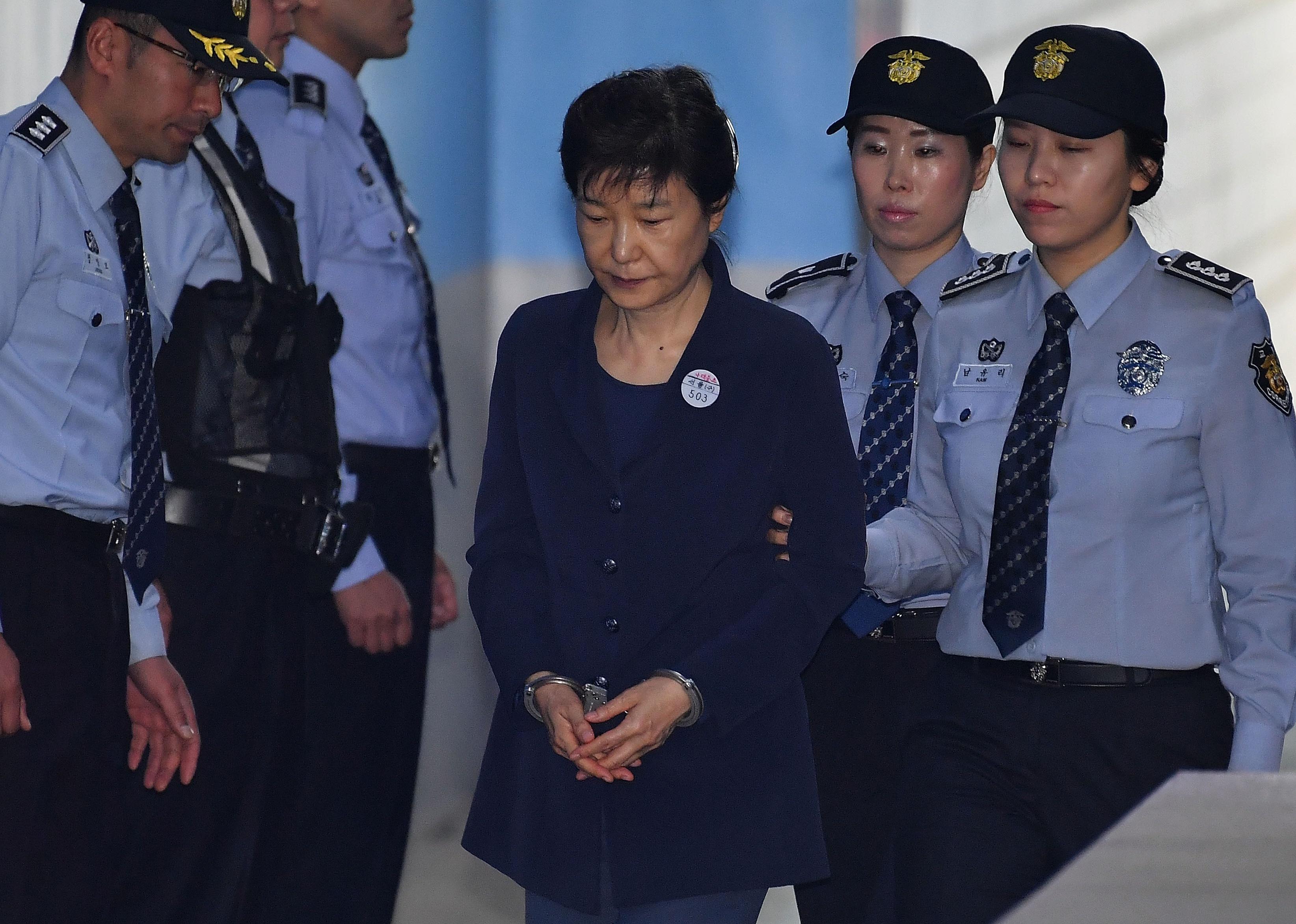Park Geun-hye arrives at the Seoul Central District Court