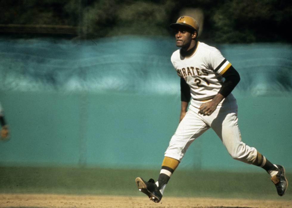 Roberto Clemente leads off of second base during a game