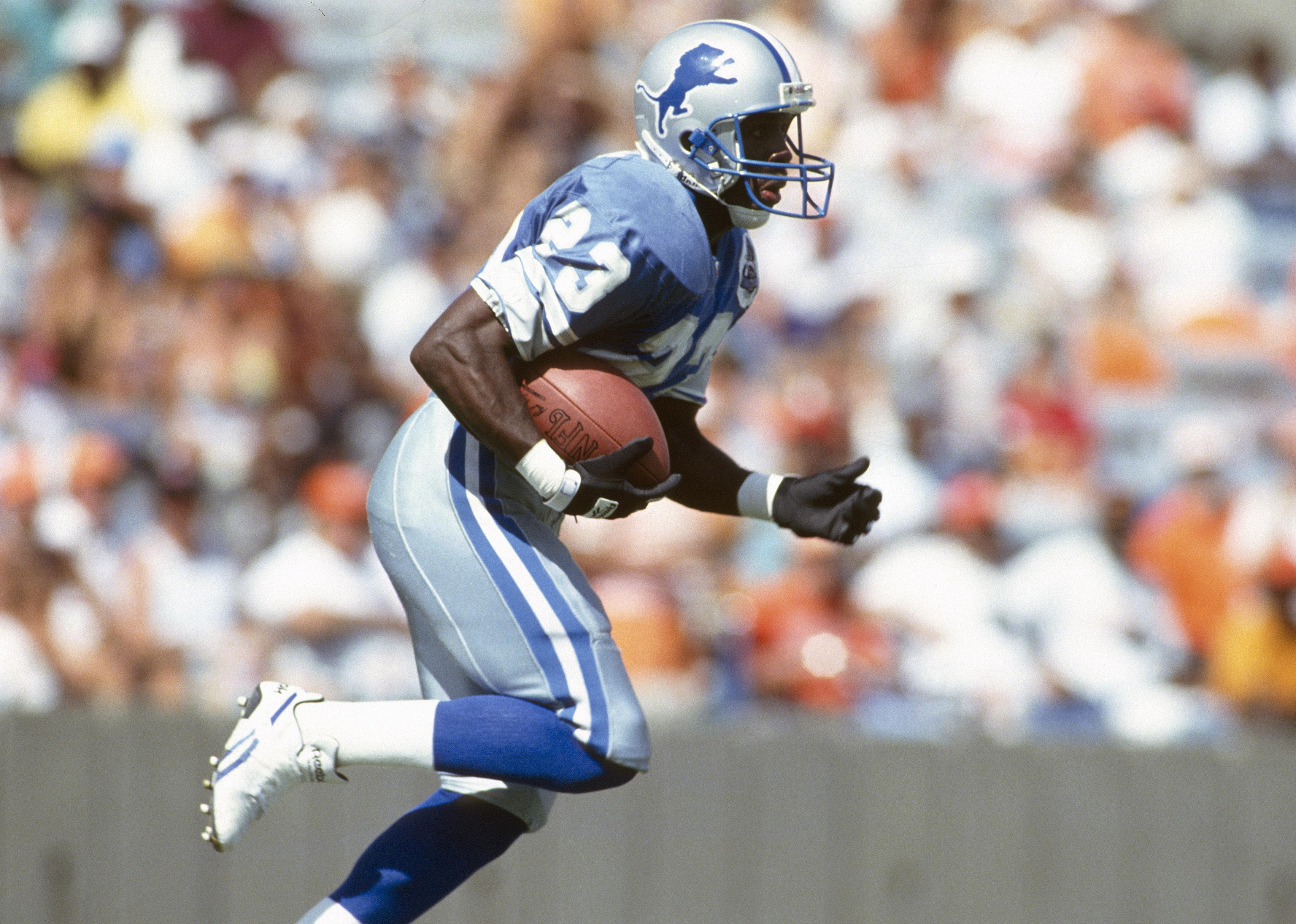 Mel Gray of the Detroit Lions runs with the ball.